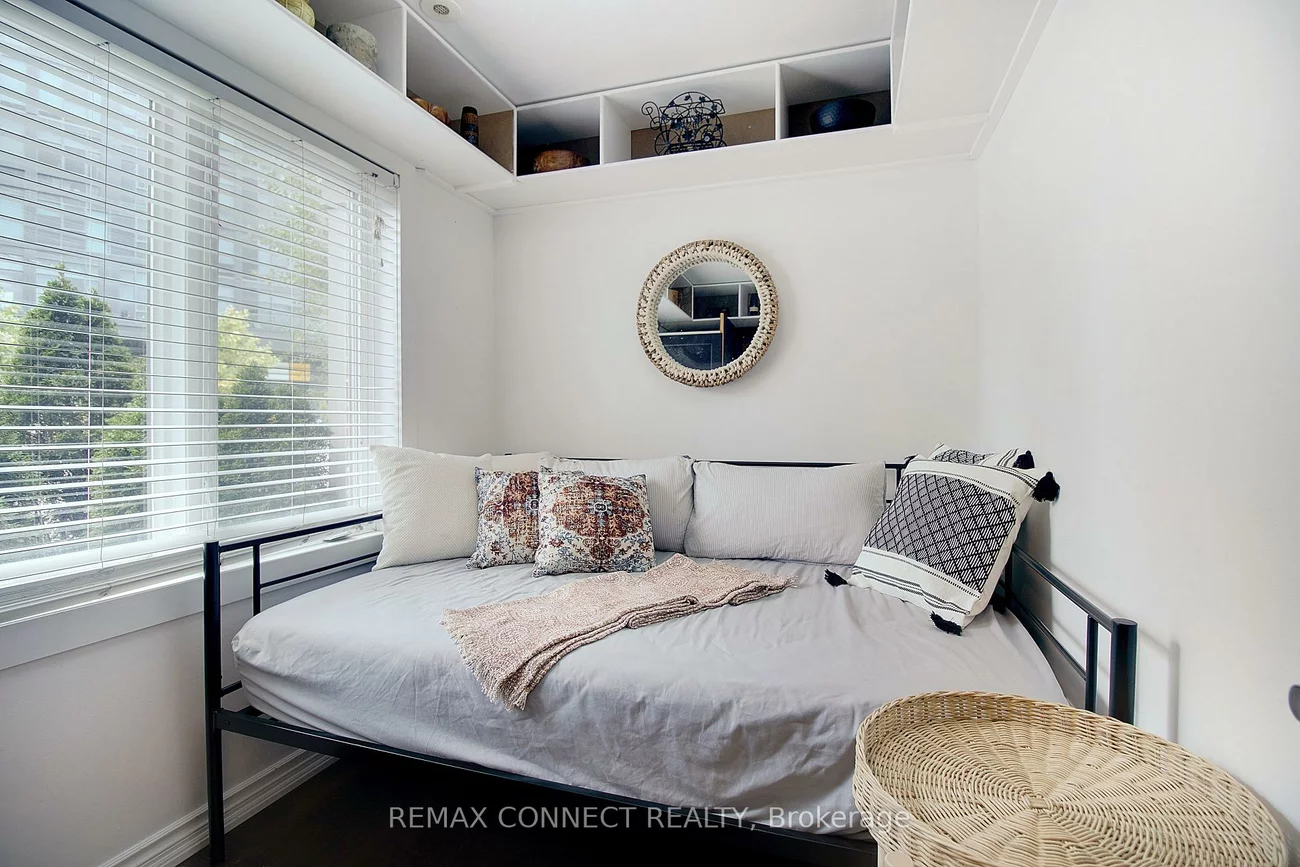 565, Shuter, Regent Park, Toronto