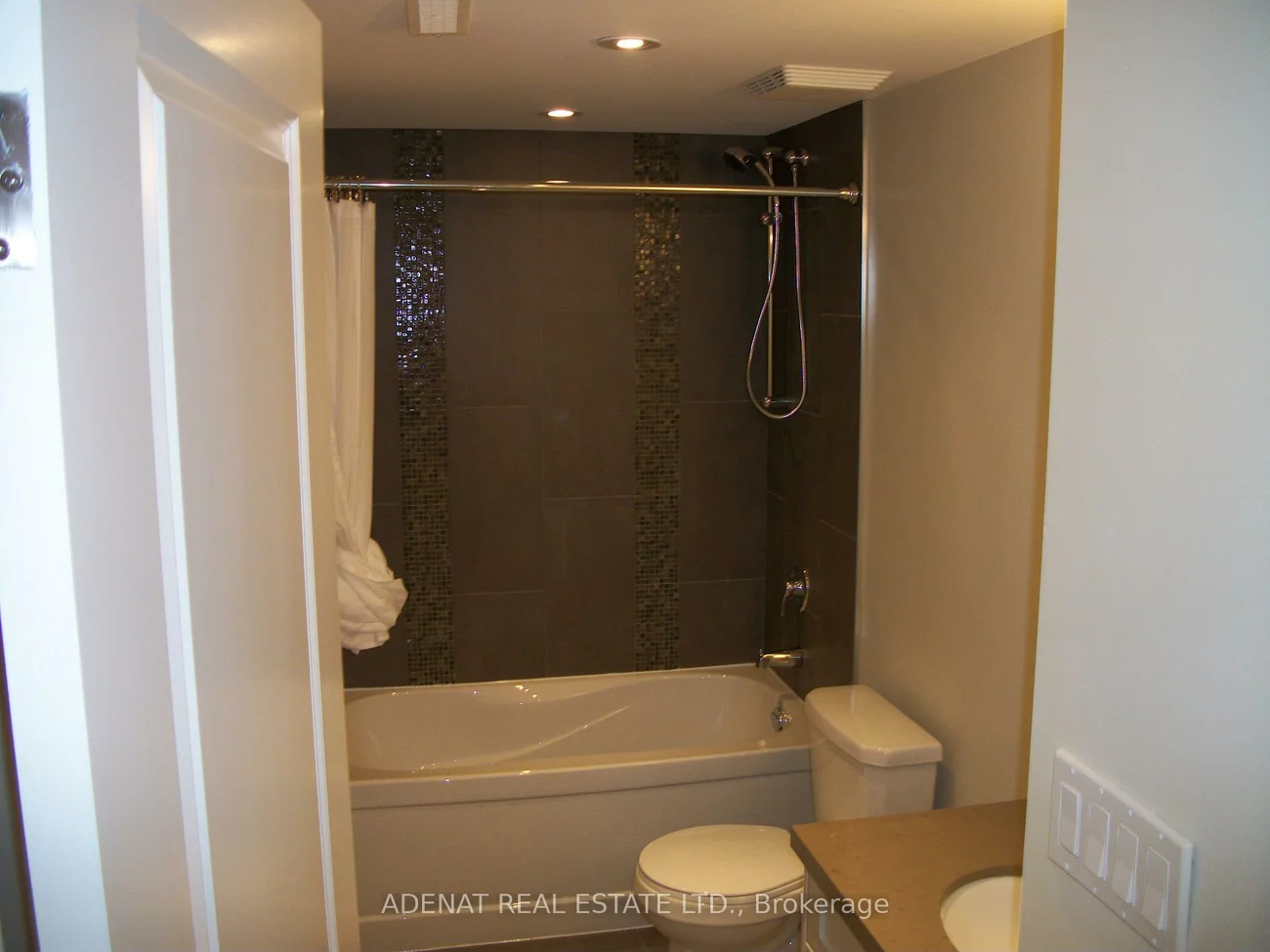 33, YOEMANS, Clanton Park, Toronto