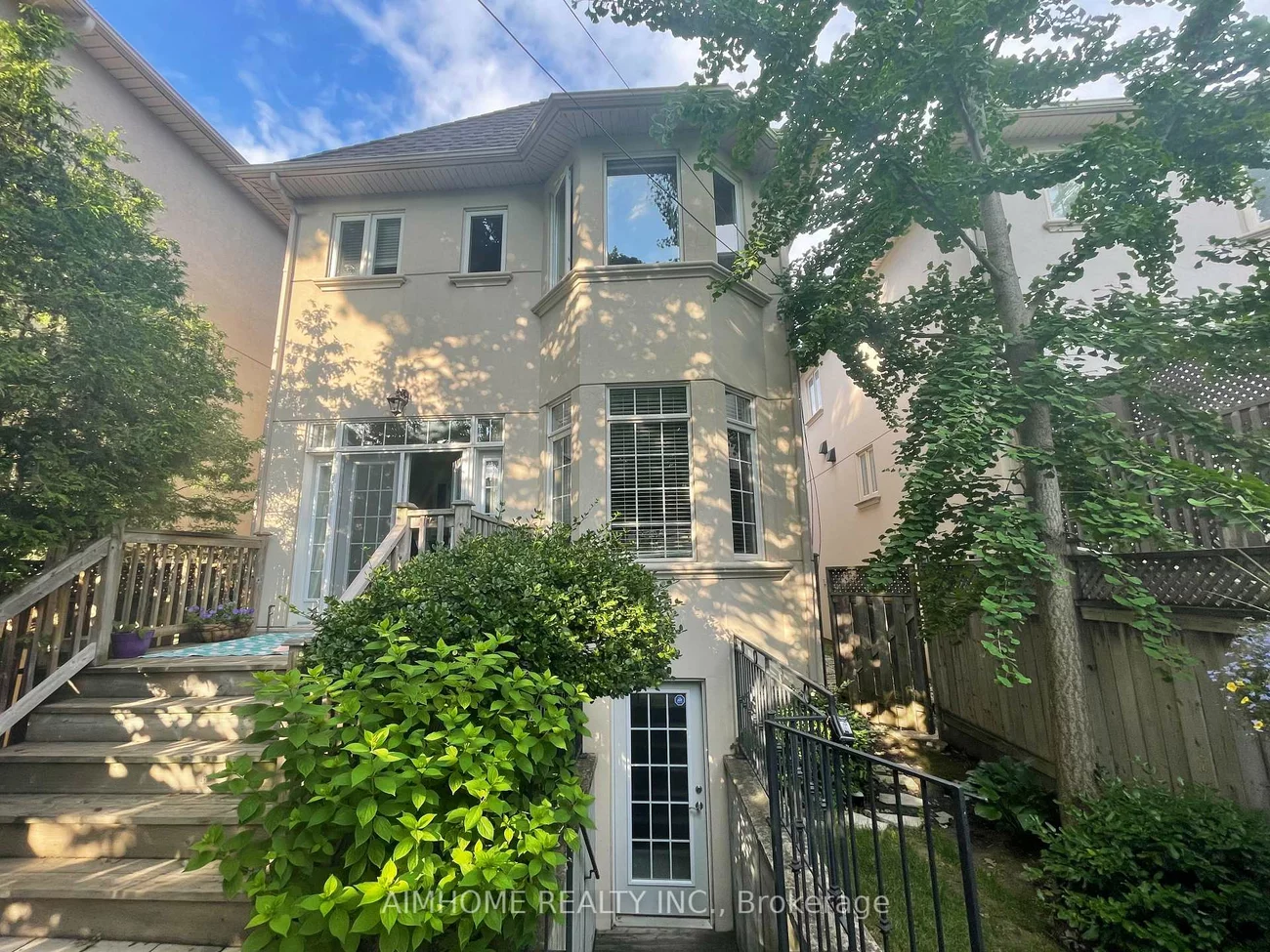10, Hoyle, Mount Pleasant East, Toronto