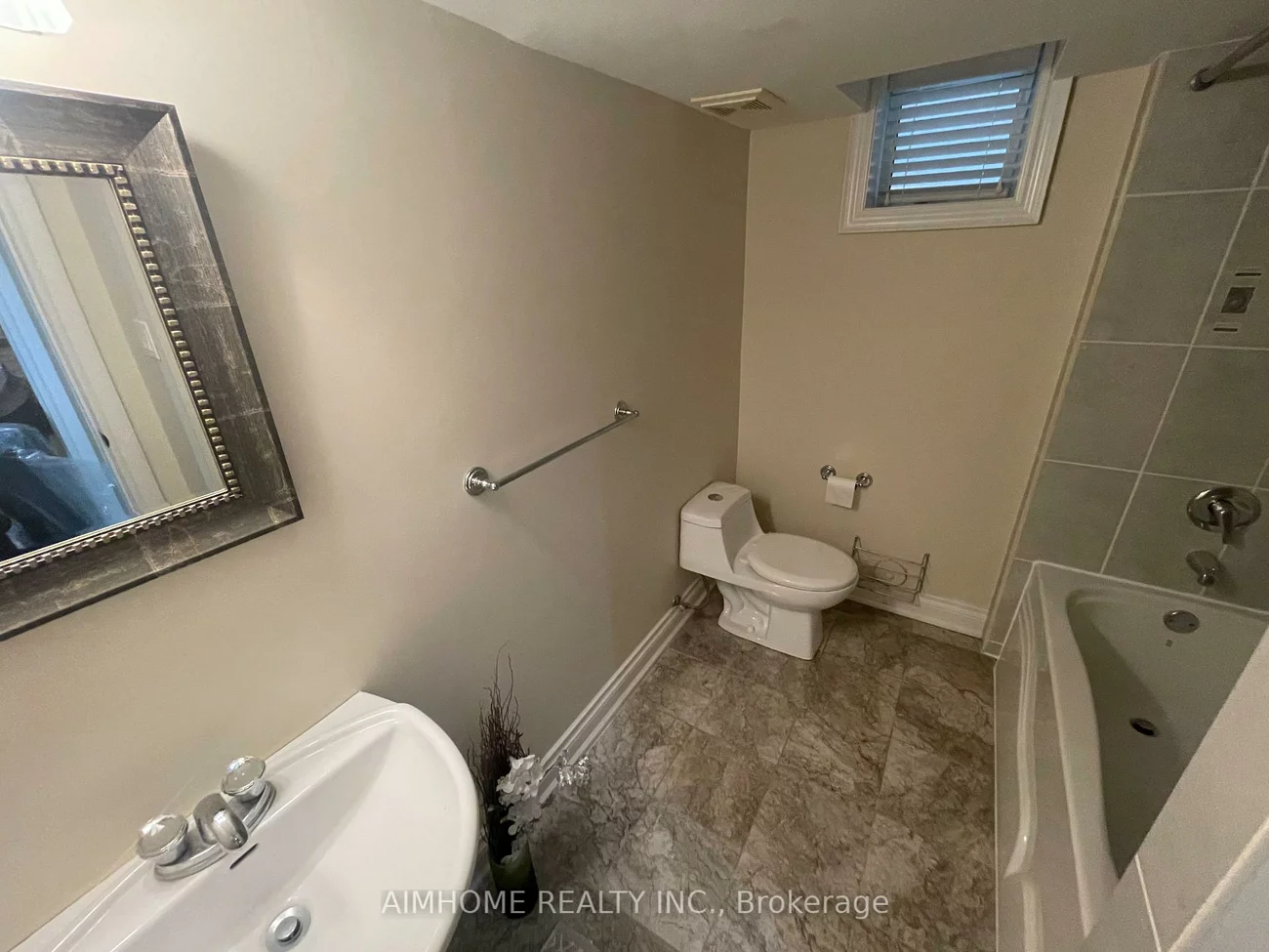 10, Hoyle, Mount Pleasant East, Toronto