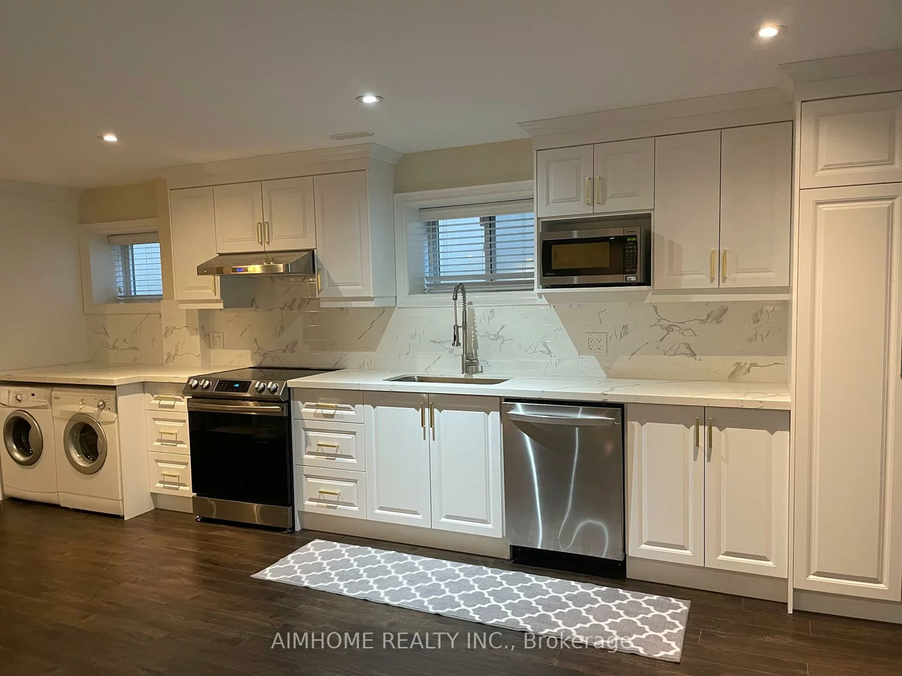 10, Hoyle, Mount Pleasant East, Toronto
