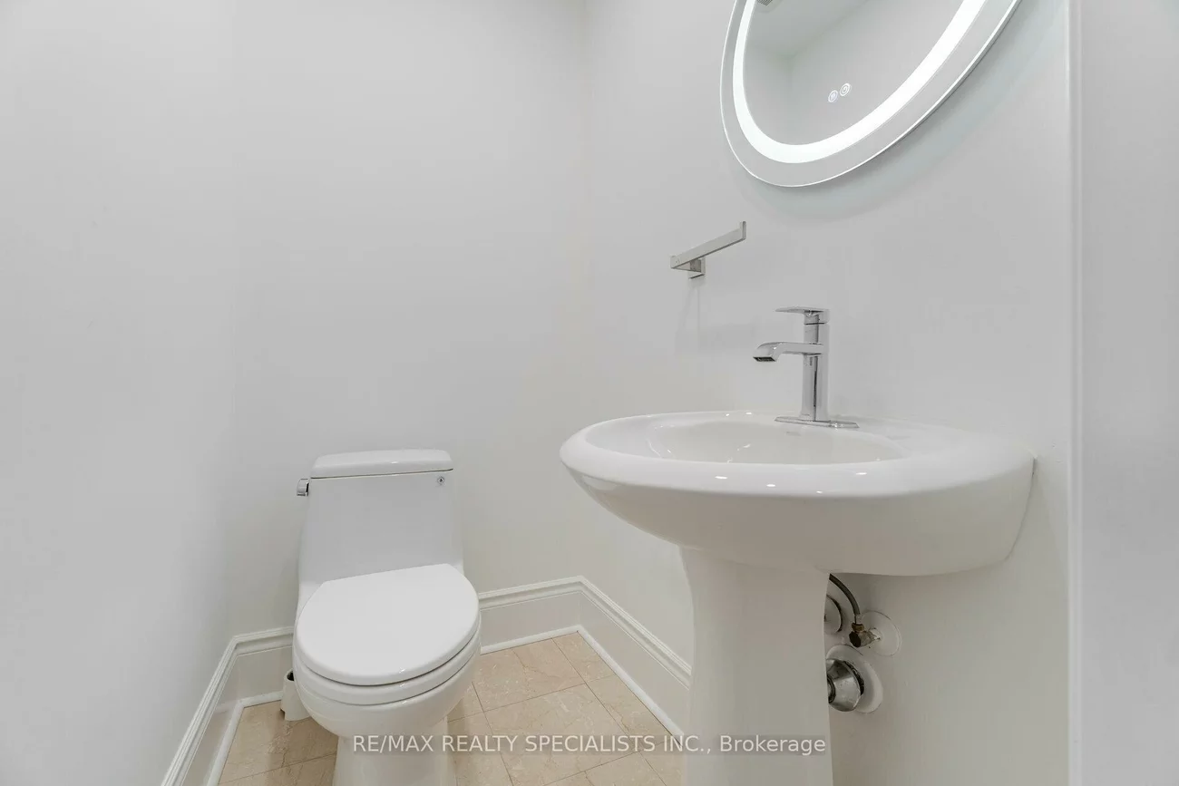 8C, Clairtrell, Willowdale East, Toronto