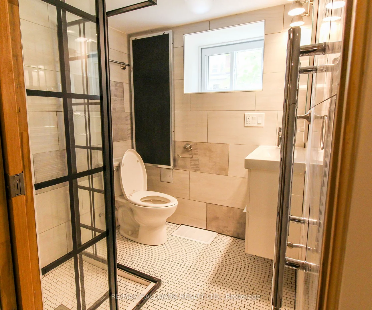 371, St Clarens, Little Portugal, Toronto