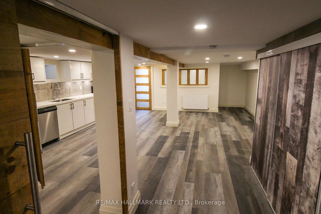 371, St Clarens, Little Portugal, Toronto