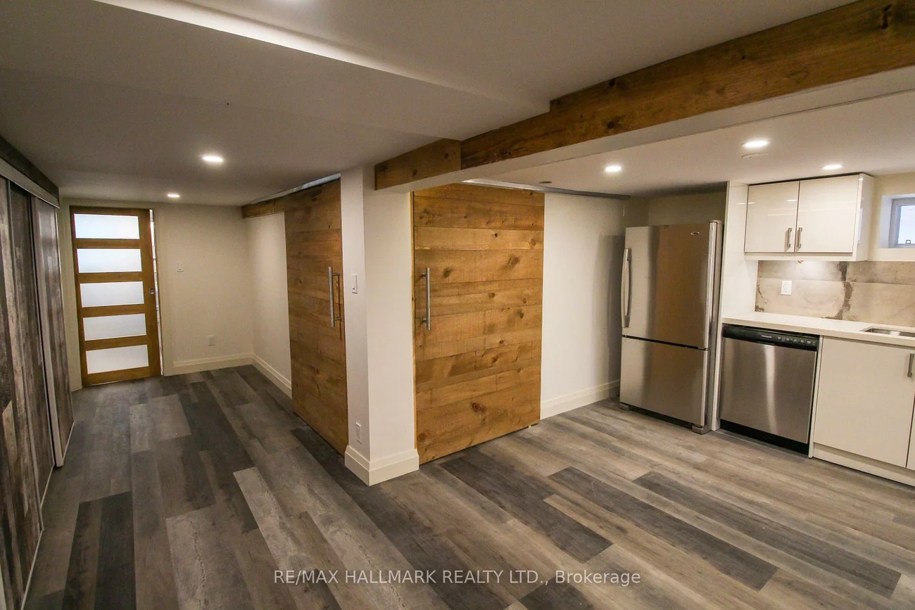 371, St Clarens, Little Portugal, Toronto
