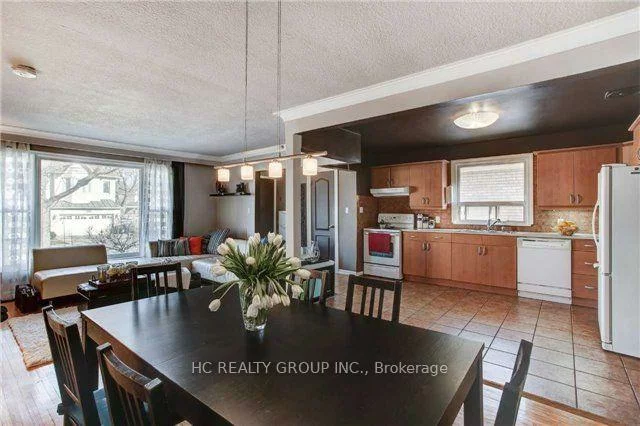 980, Lillian, Newtonbrook East, Toronto