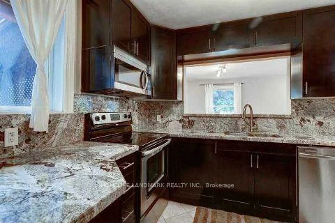 109, Poyntz, Lansing-Westgate, Toronto