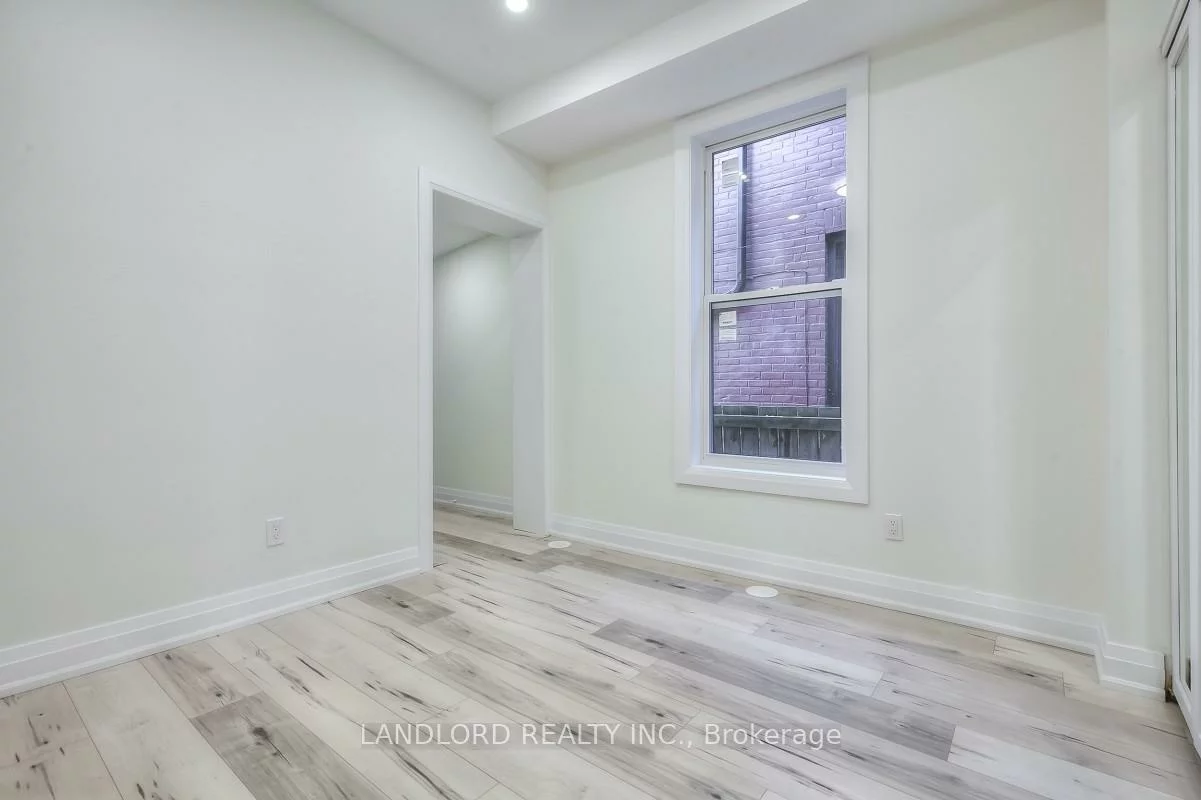 100, Massey, Niagara, Toronto