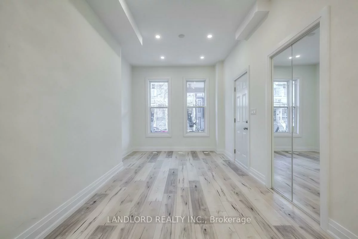 100, Massey, Niagara, Toronto