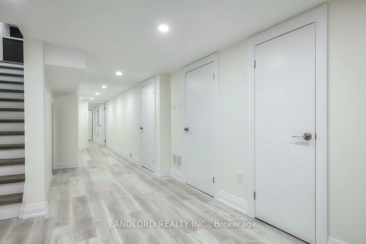 100, Massey, Niagara, Toronto