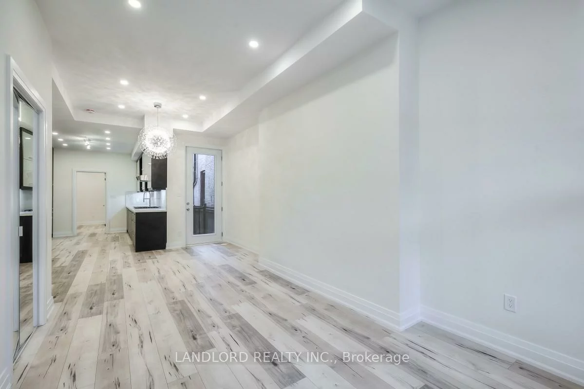 100, Massey, Niagara, Toronto