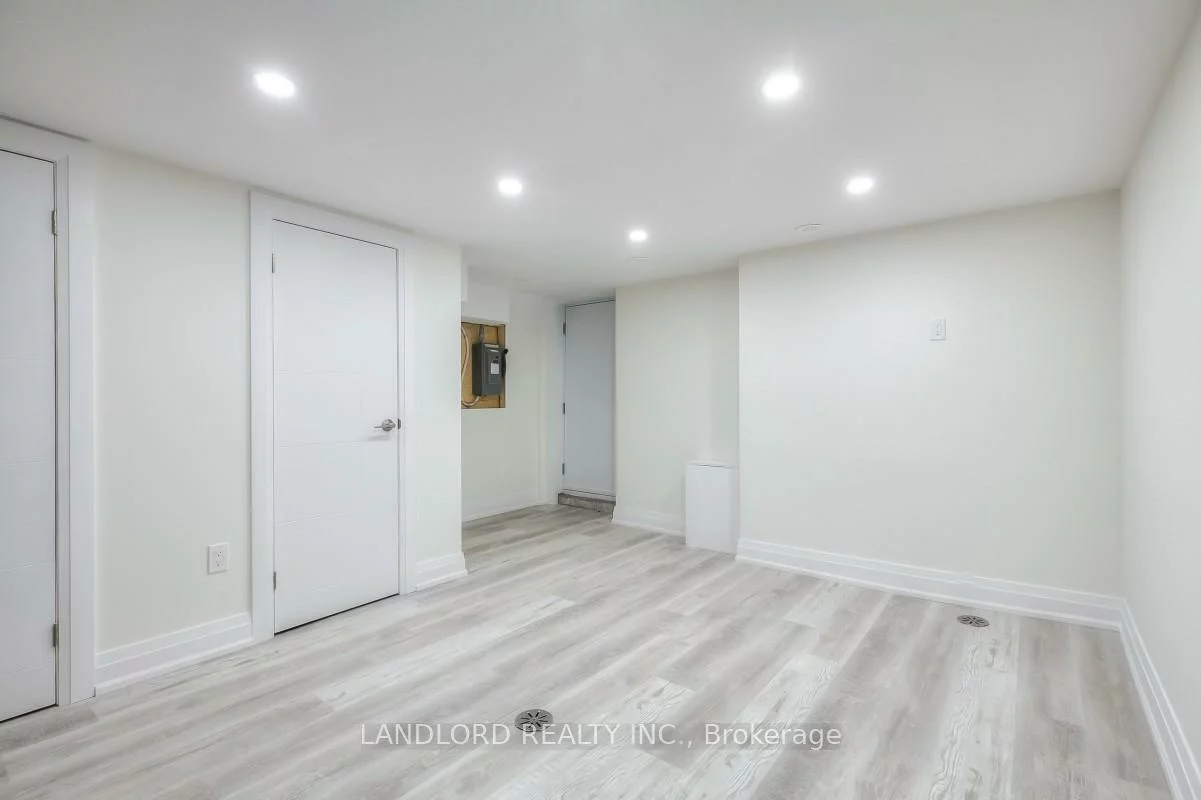 100, Massey, Niagara, Toronto