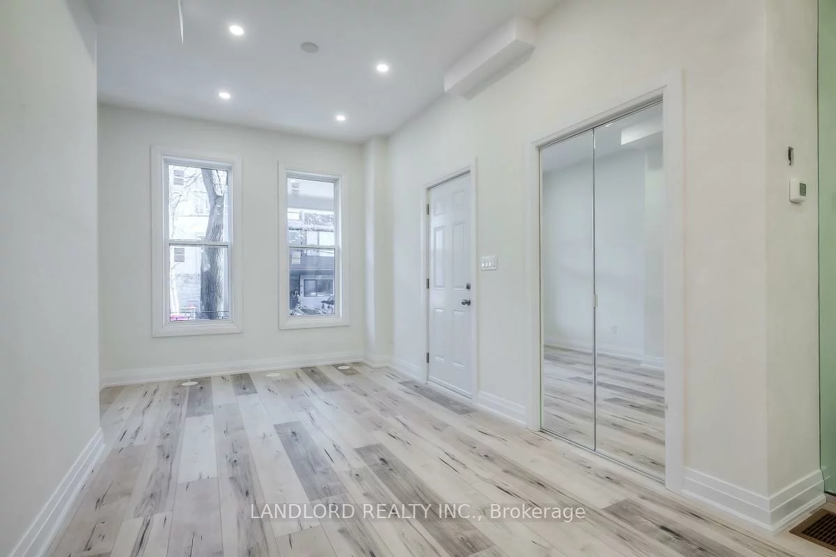 100, Massey, Niagara, Toronto