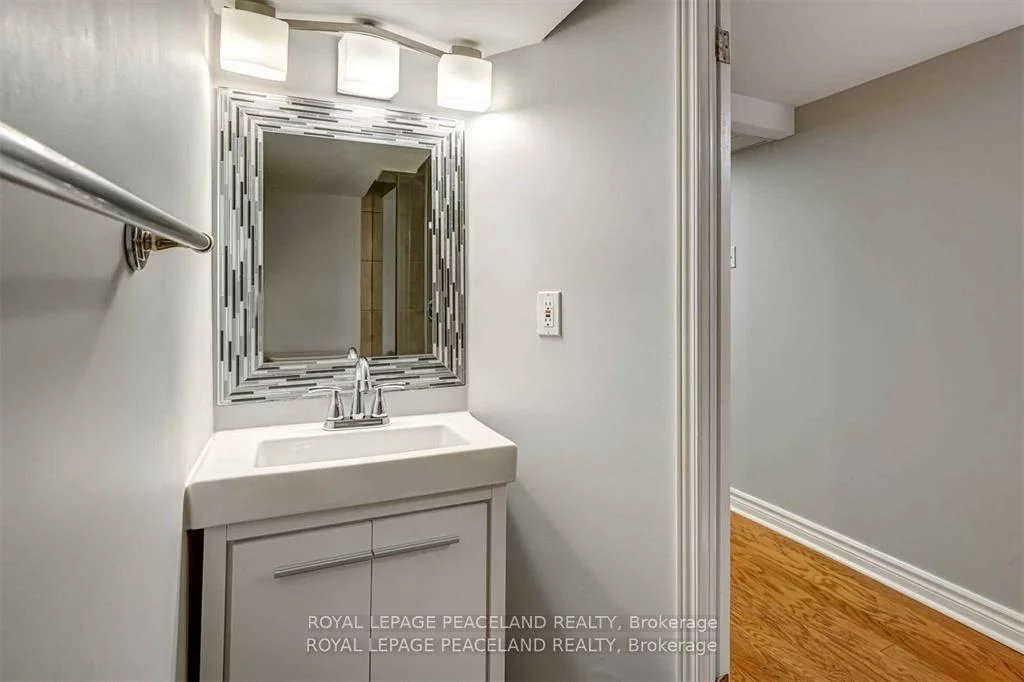 50, Manor, Mount Pleasant West, Toronto