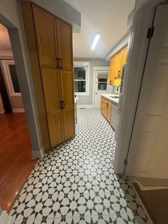 50, Manor, Mount Pleasant West, Toronto