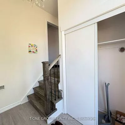34, Navaho, Pleasant View, Toronto