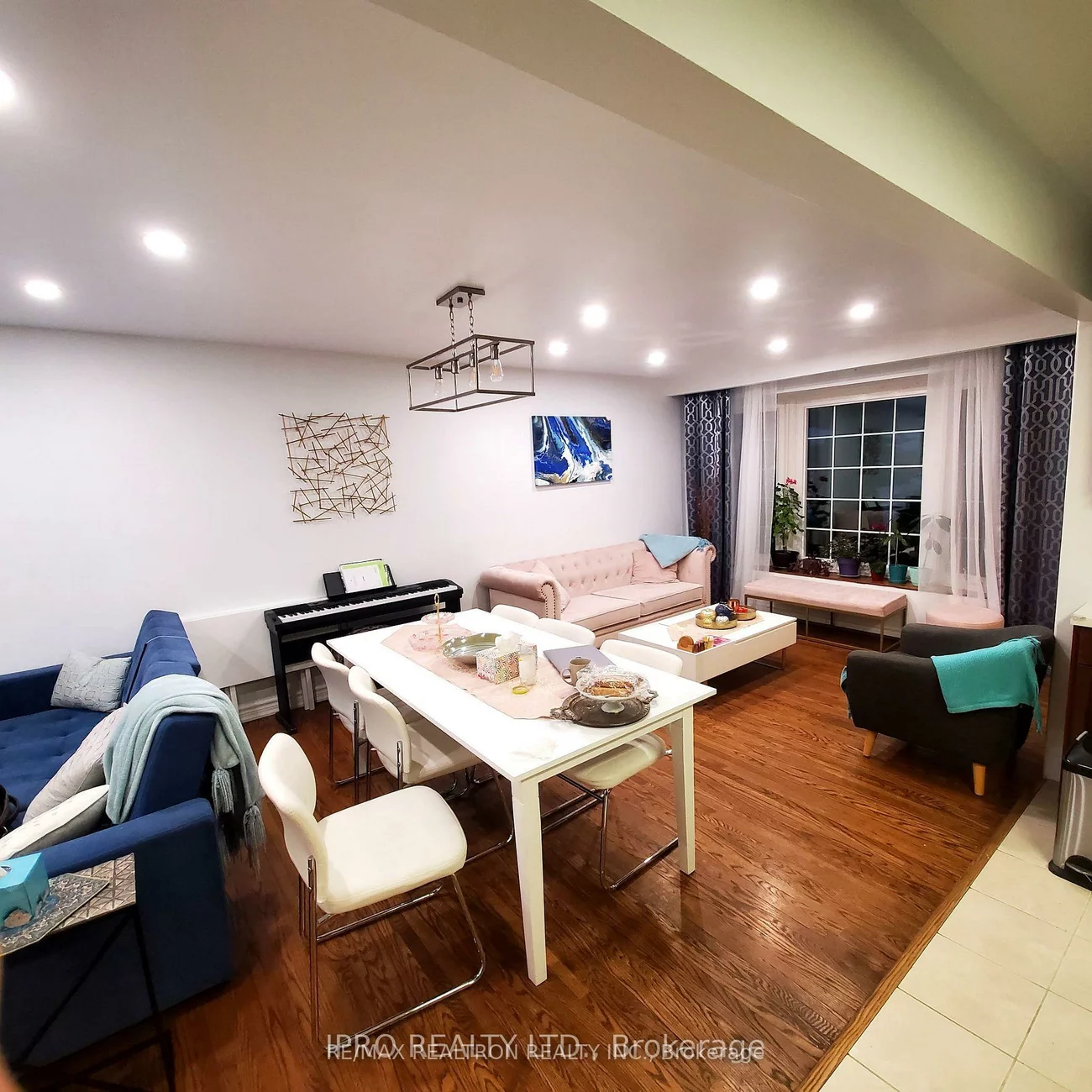 16, Cresthaven, Hillcrest Village, Toronto