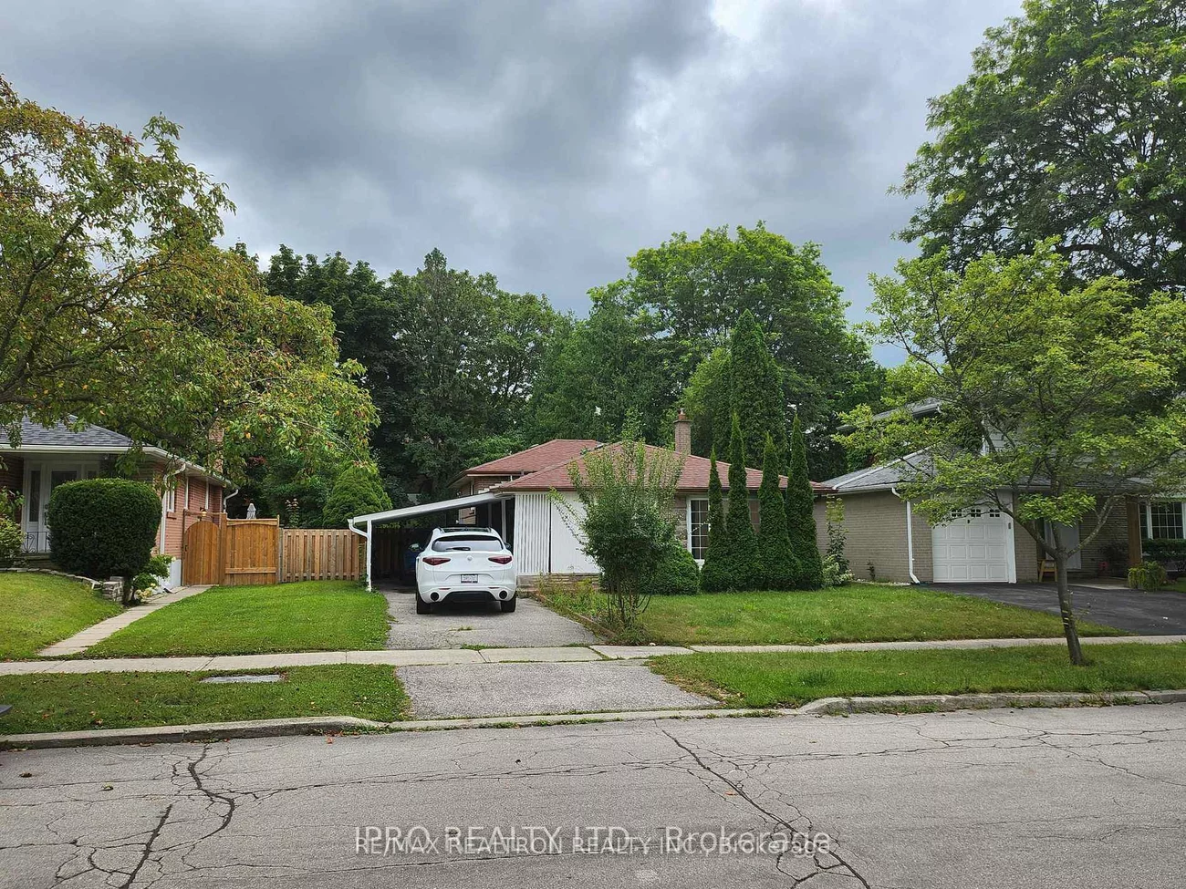 16, Cresthaven, Hillcrest Village, Toronto