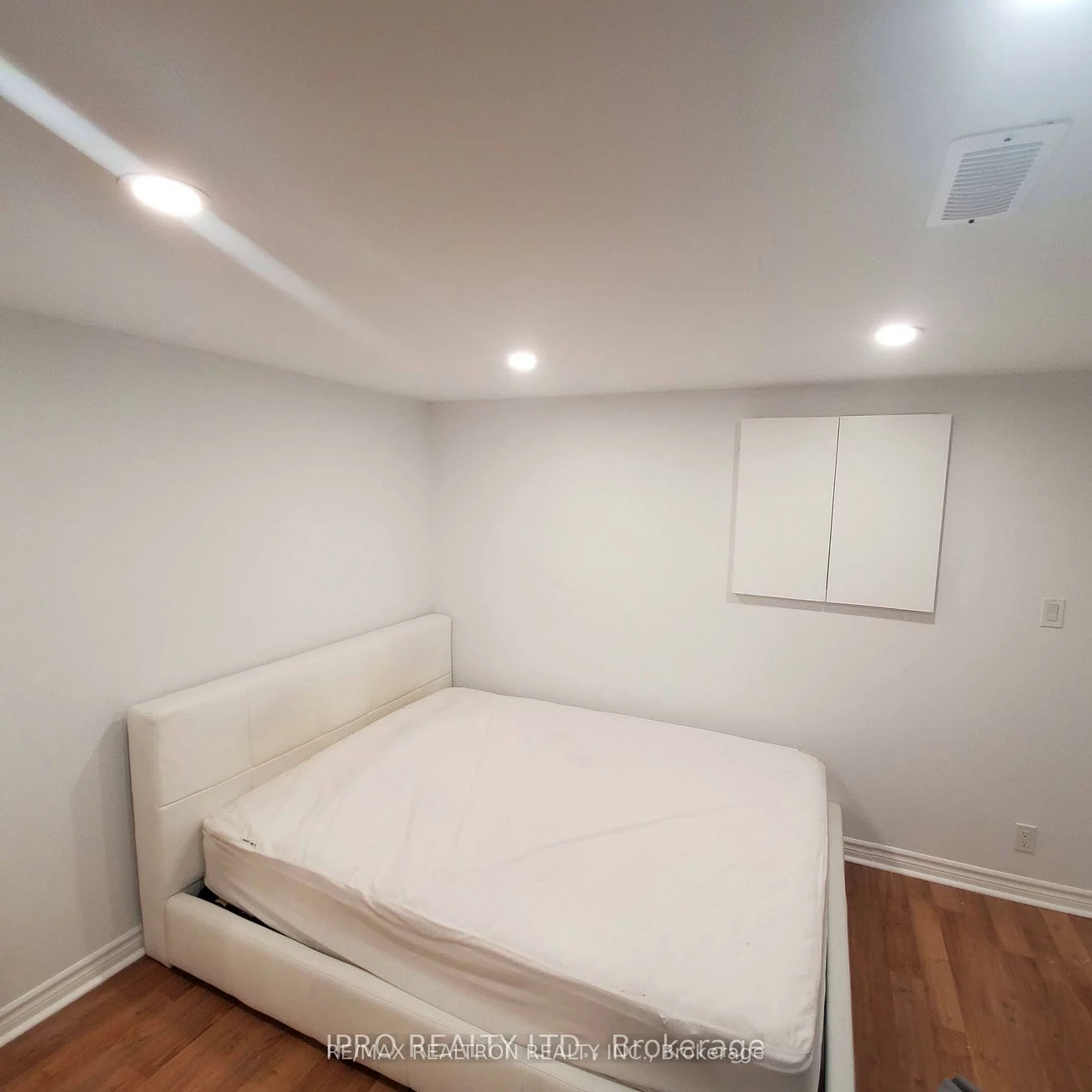 16, Cresthaven, Hillcrest Village, Toronto