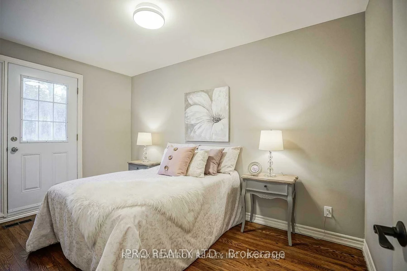 16, Cresthaven, Hillcrest Village, Toronto
