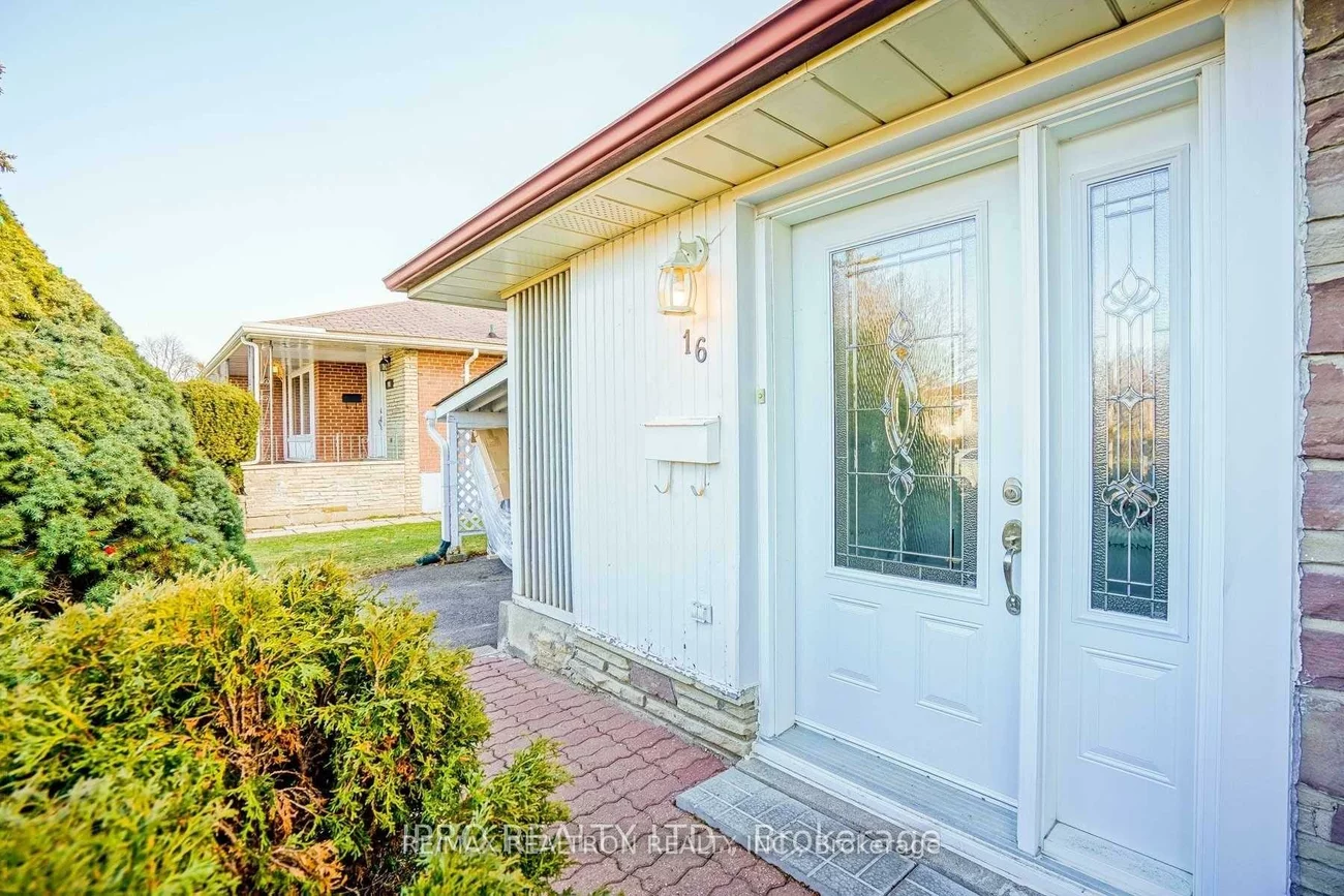 16, Cresthaven, Hillcrest Village, Toronto