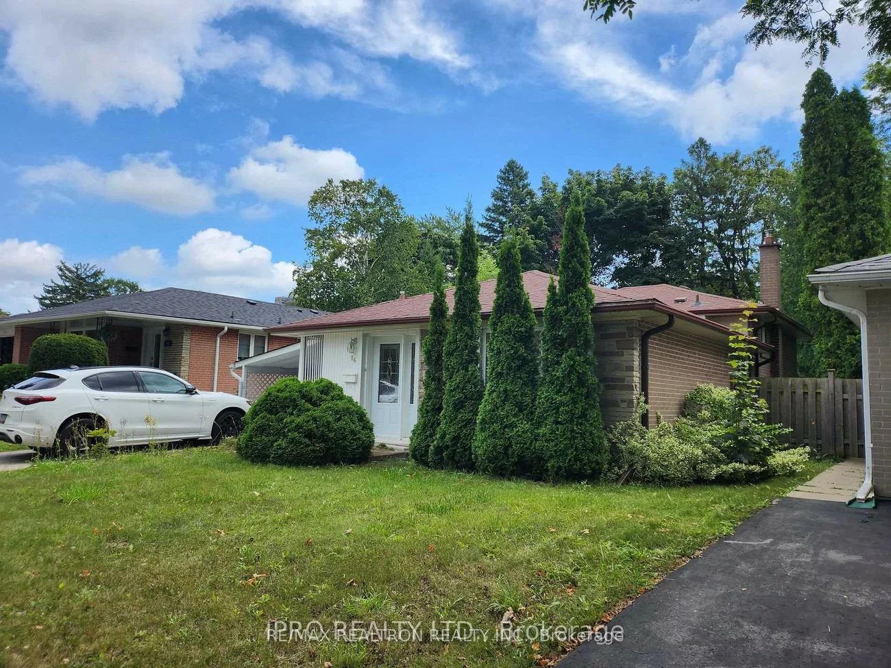 16, Cresthaven, Hillcrest Village, Toronto