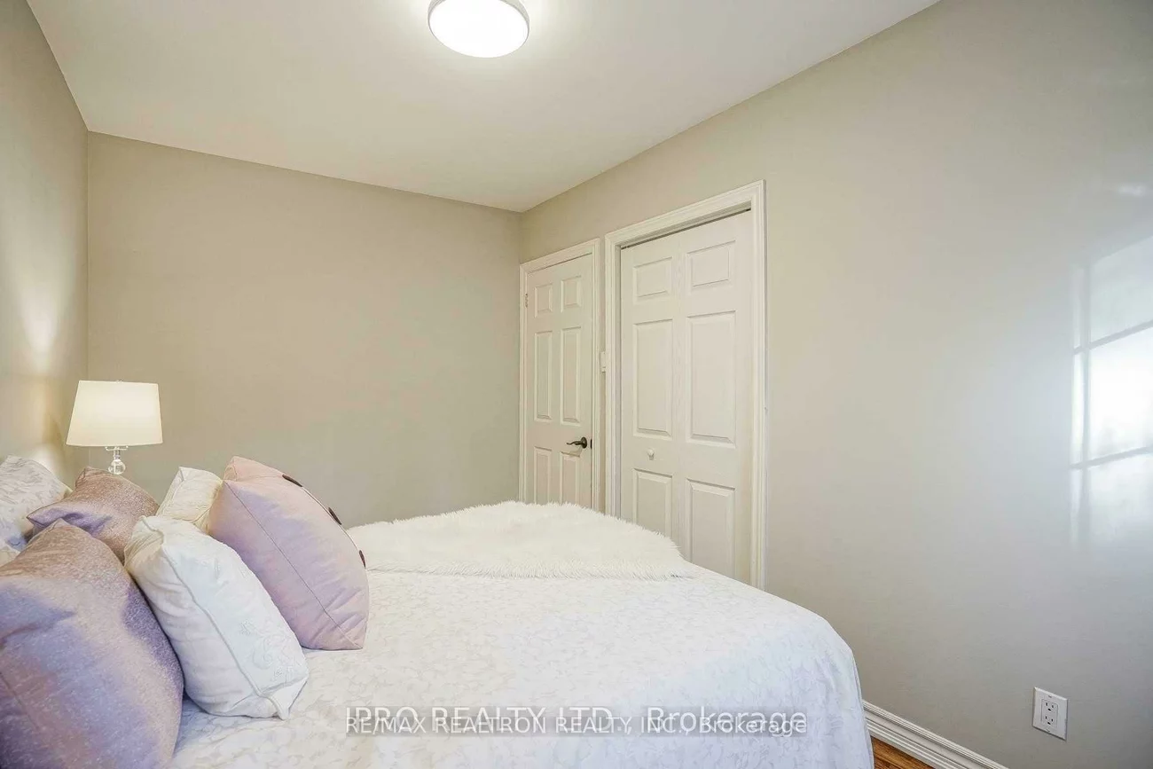16, Cresthaven, Hillcrest Village, Toronto