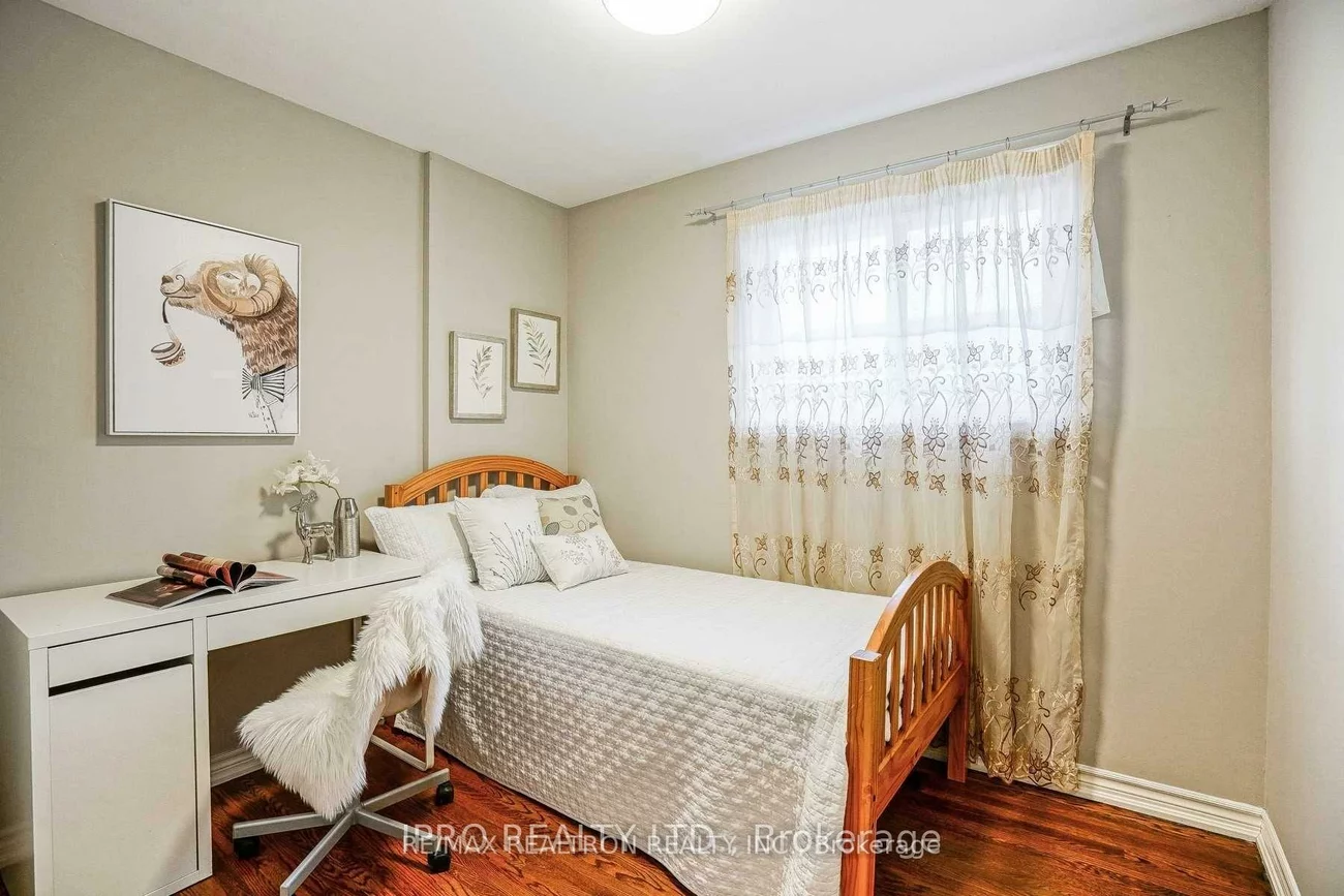 16, Cresthaven, Hillcrest Village, Toronto