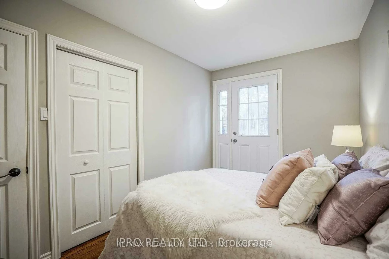 16, Cresthaven, Hillcrest Village, Toronto