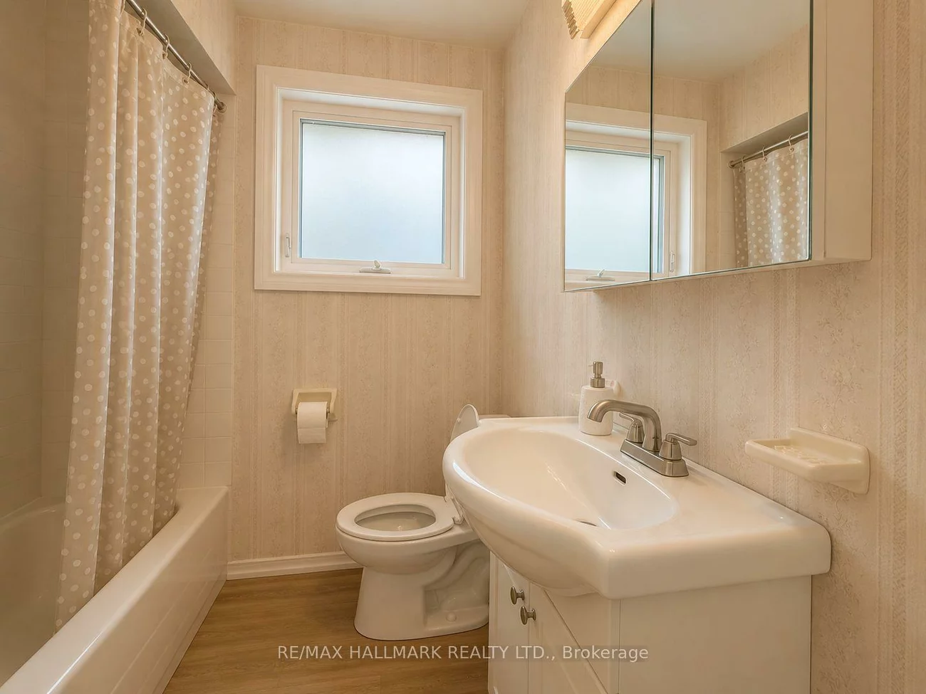 33, Sumner Heights, Bayview Village, Toronto