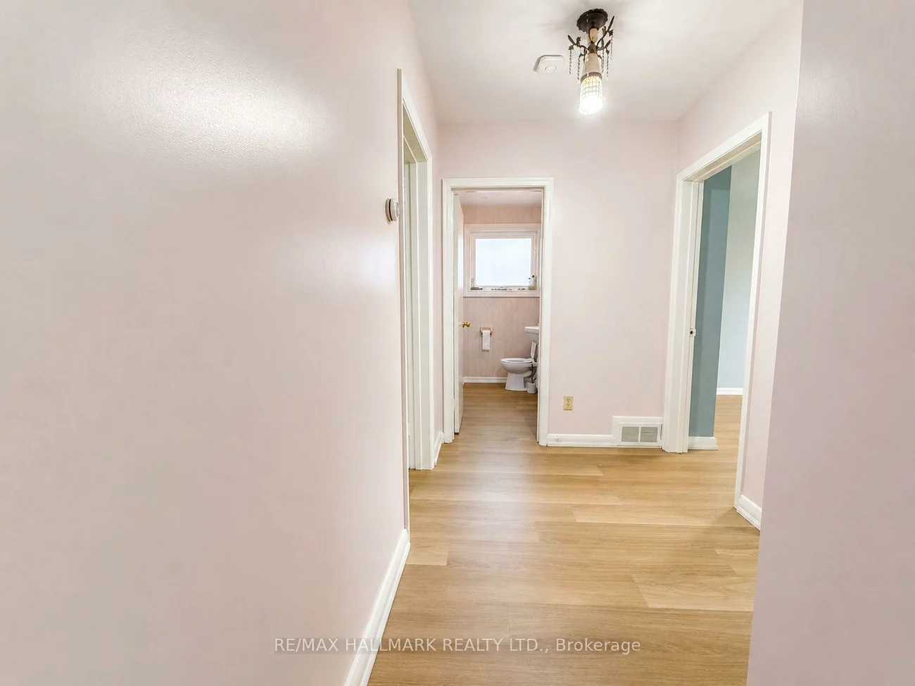 33, Sumner Heights, Bayview Village, Toronto