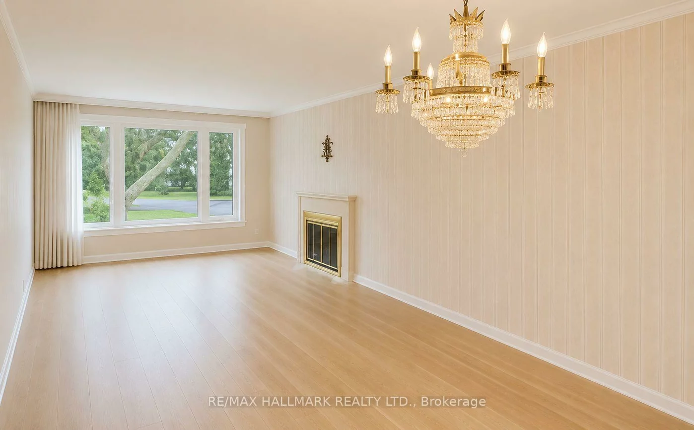 33, Sumner Heights, Bayview Village, Toronto