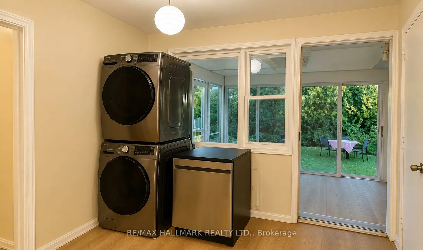 33, Sumner Heights, Bayview Village, Toronto