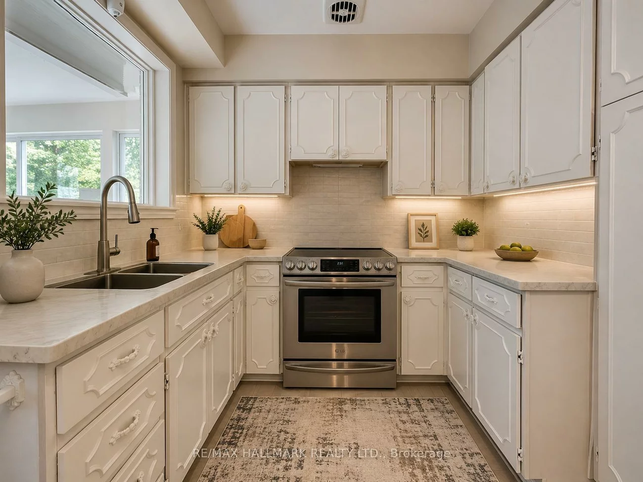 33, Sumner Heights, Bayview Village, Toronto