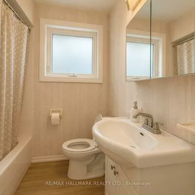 33, Sumner Heights, Bayview Village, Toronto
