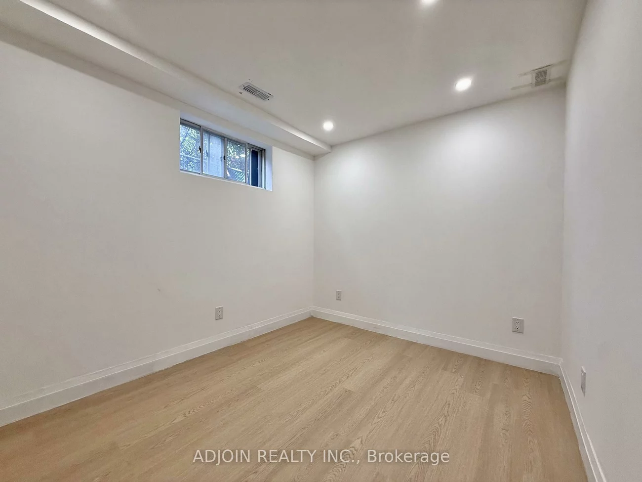 18, Patrick, Pleasant View, Toronto