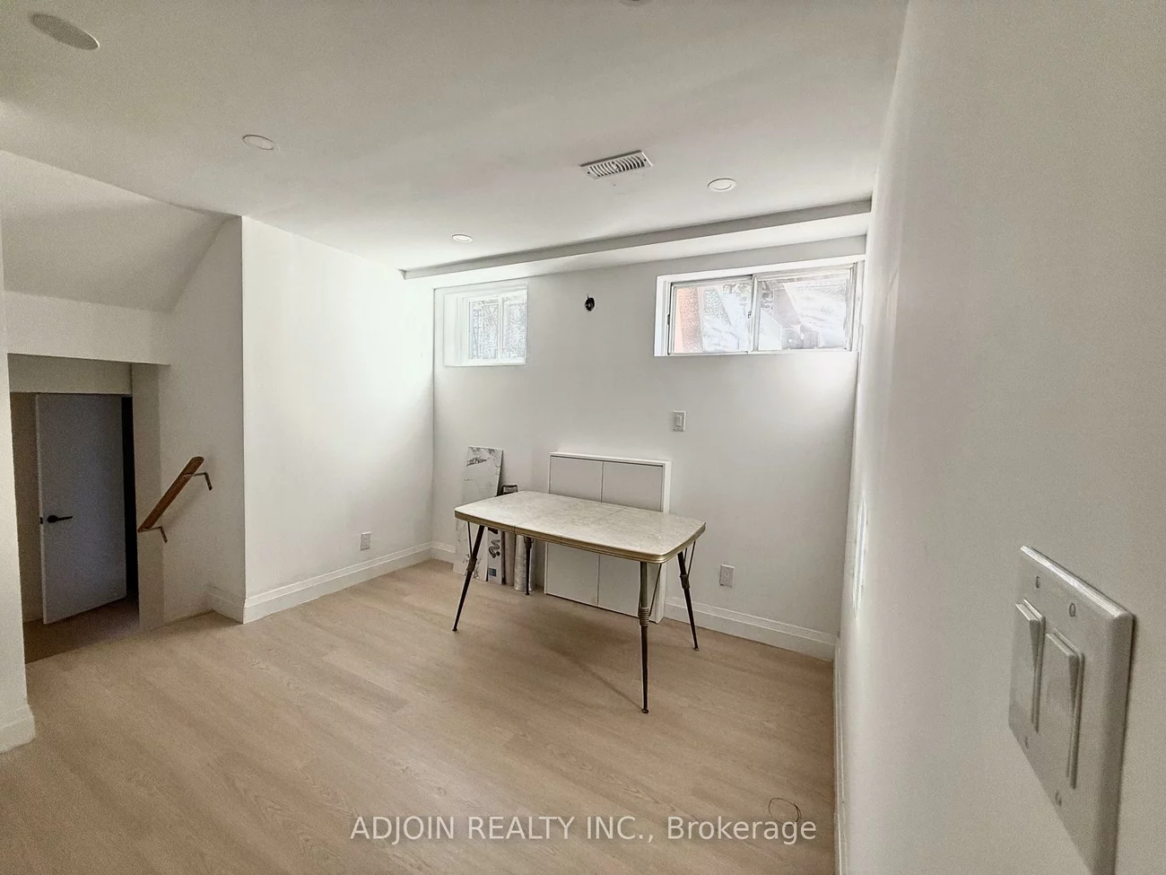 18, Patrick, Pleasant View, Toronto