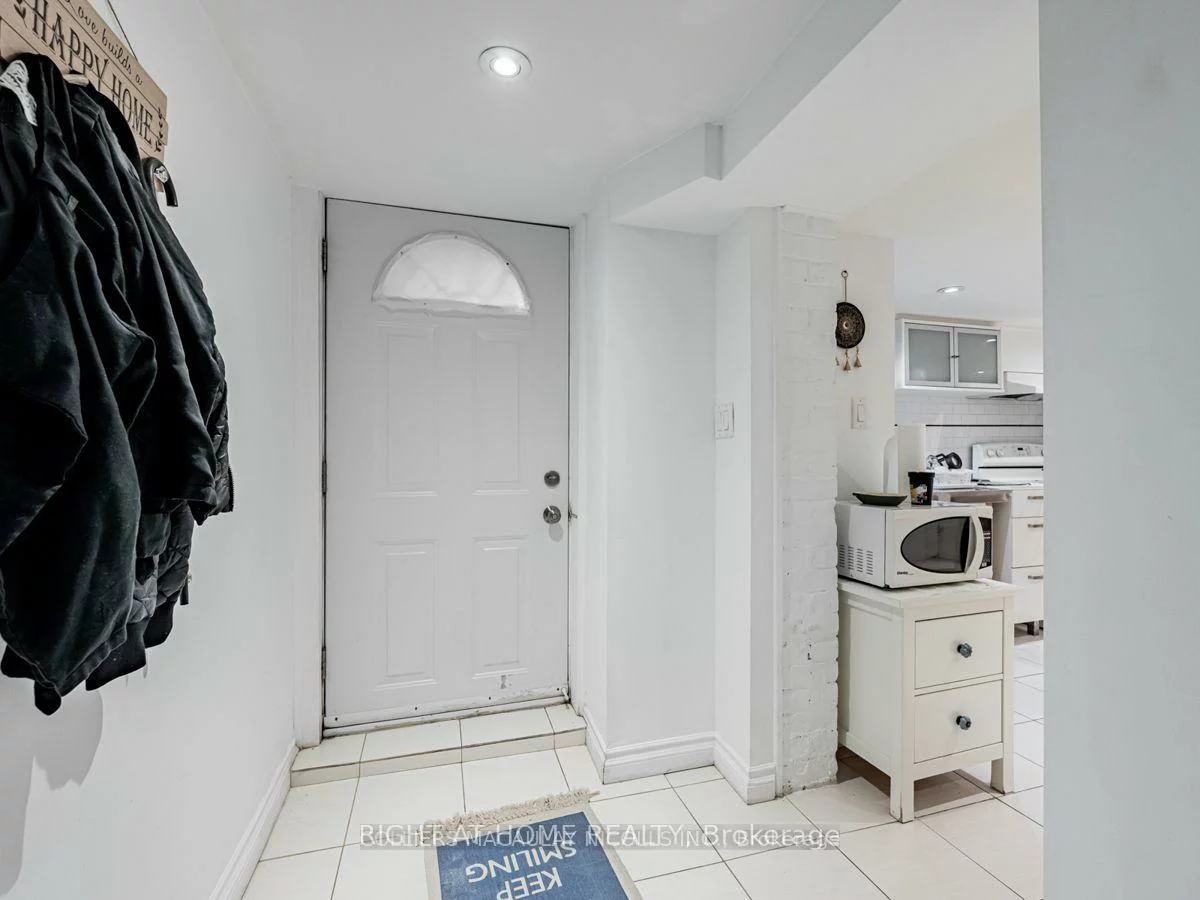 1069, College, Little Portugal, Toronto