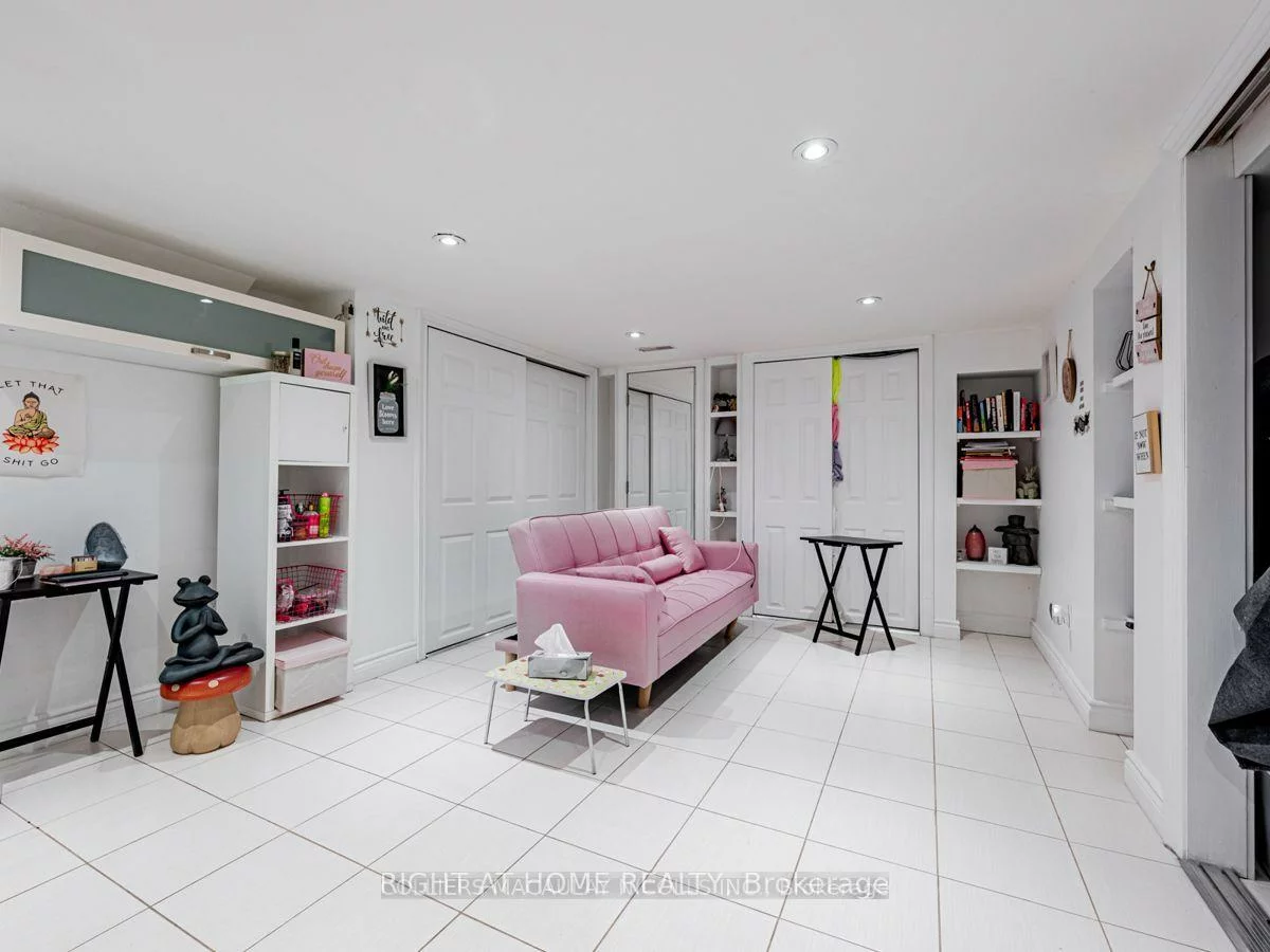 1069, College, Little Portugal, Toronto