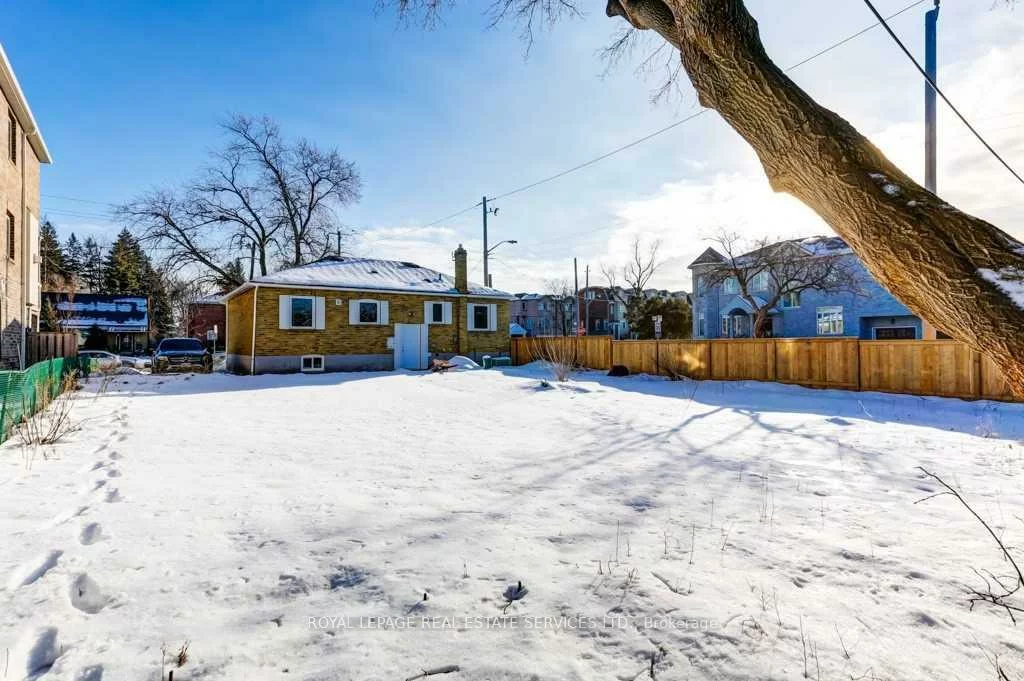 158, Finch, Willowdale East, Toronto