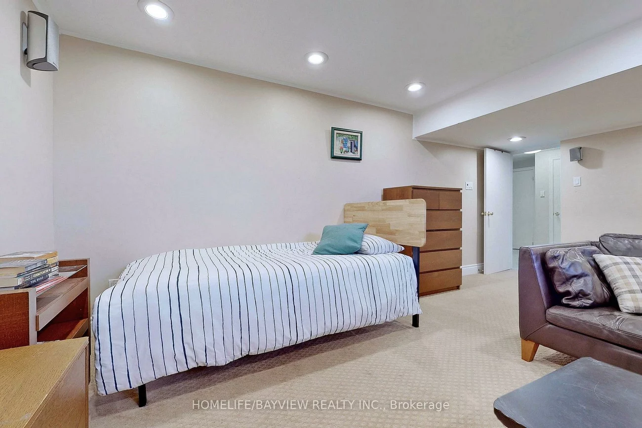 39, Shenstone(Basement), Westminster-Branson, Toronto