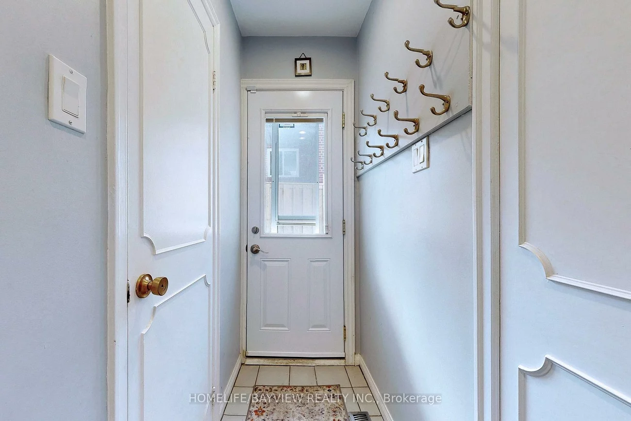 39, Shenstone(Basement), Westminster-Branson, Toronto