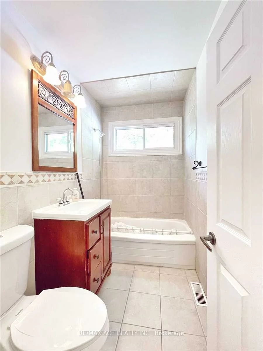 246, Horsham, Willowdale West, Toronto
