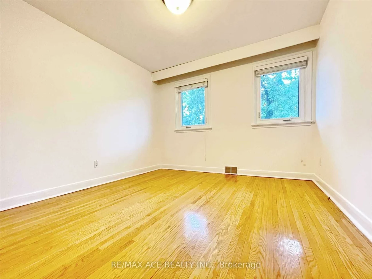 246, Horsham, Willowdale West, Toronto
