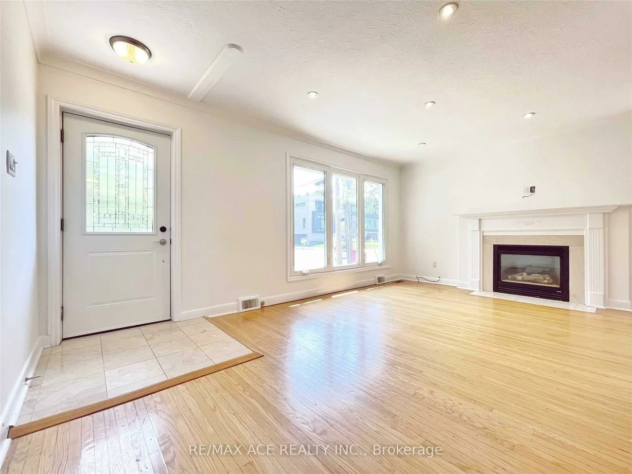 246, Horsham, Willowdale West, Toronto
