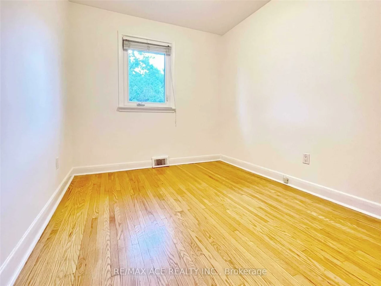 246, Horsham, Willowdale West, Toronto