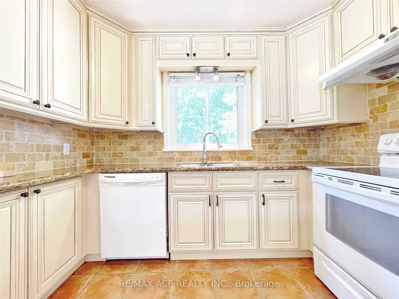 246, Horsham, Willowdale West, Toronto