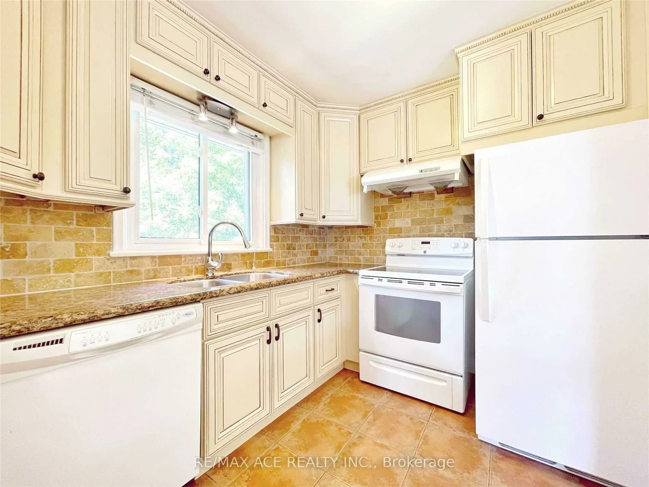 246, Horsham, Willowdale West, Toronto