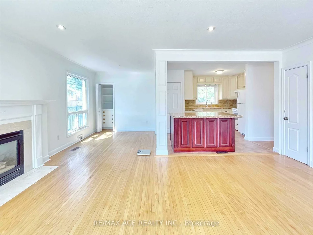 246, Horsham, Willowdale West, Toronto