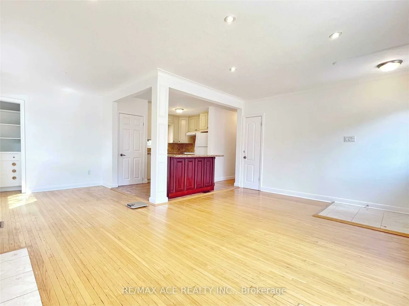 246, Horsham, Willowdale West, Toronto